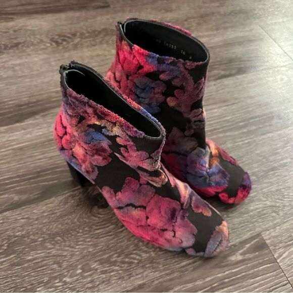 Stuart Weitzman Bacari Brocade Botanic Ankle Boot - Picture 4 of 9